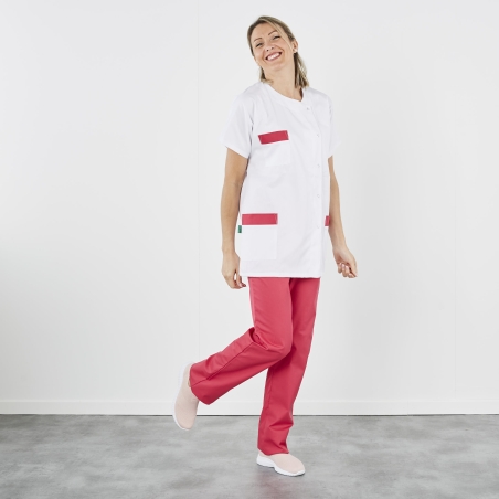 Tunique médicale forme Julia avec finition Fushia sur fond Blanc