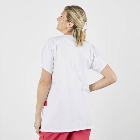 Tunique médicale forme Julia avec finition Fushia sur fond Blanc
