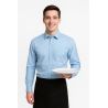 Chemise professionnelle bleu ciel Label Blues portée par serveur Chemise professionnelle bleu ciel Label Blues portée par serveur