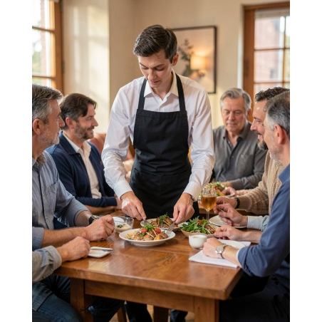 Tablier de service Noir à Broder avec Bavette et poches — mise en situation : Service en salle / bar, Service en salle