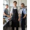 Tablier de service Noir à Broder avec Bavette et poches — mise en situation : Cuisine / restauration, Action métier