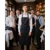 Tablier de service Noir à Broder avec Bavette et poches — mise en situation : Service en salle / bar, Équipe de salle