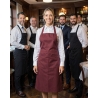 Tablier de cuisine a bavette Bordeaux — mise en situation : Service en salle / bar, Équipe de salle