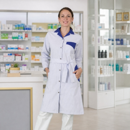 Blouse Martine portée en pharmacie — vue de face