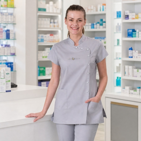 Tunique grise col mao portée en pharmacie — vue de face
