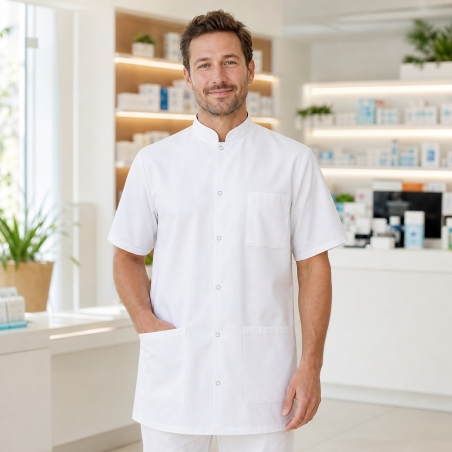 Tunique médicale homme blanche col officier portée en pharmacie
