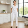 Pantalon médical femme blanc ventre plat porté en cabinet
