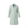 Blouse de travail vert femme manchesongues — photo packshot produit sur fond blanc