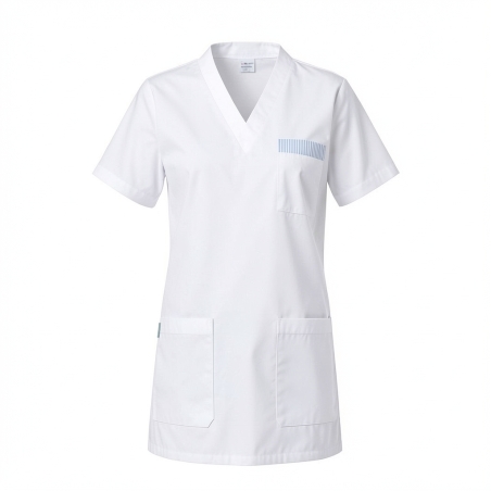 Blouse medicale Benji Col V parement ciel sur poche — photo packshot produit sur fond blanc