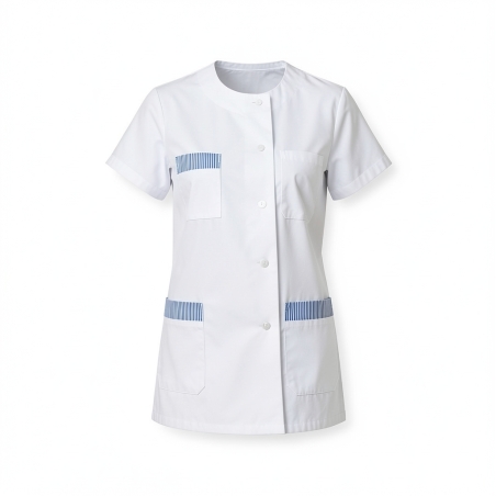 Tunique medicale Julia personnalisation parement bleue 3 pcohes — photo packshot produit sur fond blanc