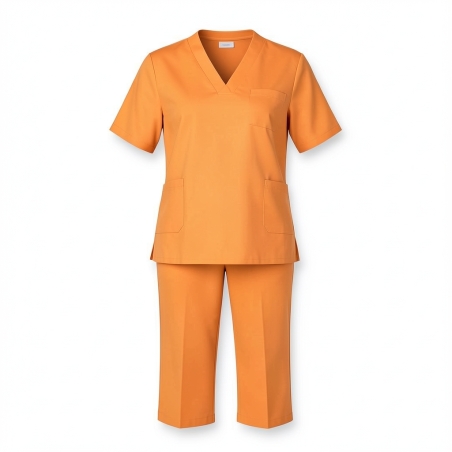 Ensemble de travail orange blouse et pantalon — photo packshot produit sur fond blanc