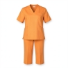 Ensemble de travail orange blouse et pantalon — photo packshot produit sur fond blanc