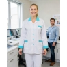 Tunique de travail medical manches longues col turquoise — mise en situation : Médical / infirmier, Portrait individuel