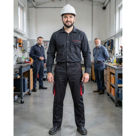 Pantalon de travail D-Mach noir et rouge — mise en situation : Industrie, Portrait individuel
