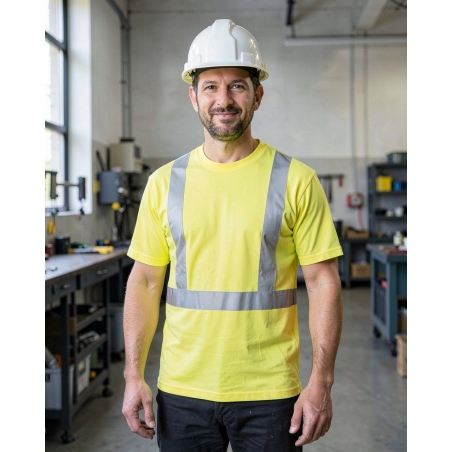 T-shirt haute visibilité jaune fluo de travail — mise en situation : Industrie, Portrait individuel