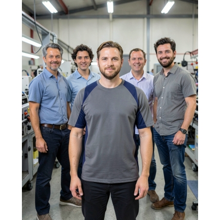 T-shirt de travail bicolore gris et bleu marine — mise en situation : Industrie, Équipe