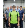 T-shirt bicolore vert et gris de travail — mise en situation : Industrie, Équipe