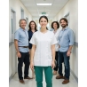 Tunique Médicale Col Trapeze Blanche manches courtes femme — mise en situation : Médical / infirmier, Équipe