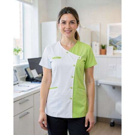 Blouse medicale courte Fantaisie Vertime et Blanc — mise en situation : Médical / infirmier, Portrait individuel