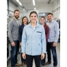 Blouse de travail Kariban Bleu Ciel — mise en situation : Industrie, Équipe