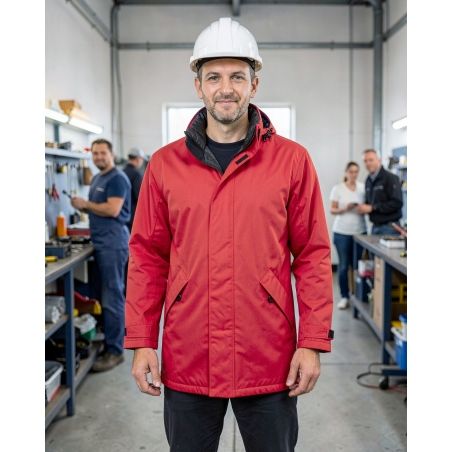 Parka de travail avec doublure matelasse coloris Rouge — mise en situation : Industrie, Portrait individuel