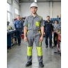 Pantalon de travail Gris et vert pas cher — mise en situation : Industrie, Portrait individuel