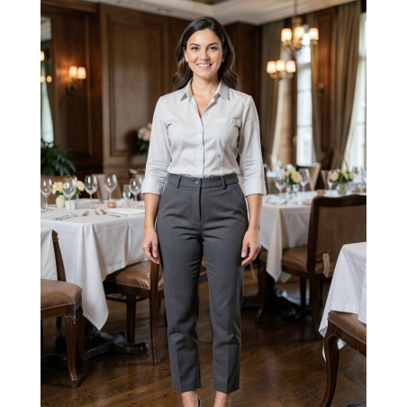 Pantalon Femme de salle tissu GOMI GRIS cein regl — mise en situation : Service en salle / bar, Portrait individuel