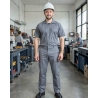 Pantalon de travail Premier prix Gris — mise en situation : Industrie, Portrait individuel