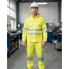 Vêtement de travail haute visibilité jaune fluo — mise en situation : Industrie, Portrait individuel