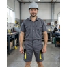 Bermuda de travail gris et jaune — mise en situation : Industrie, Portrait individuel