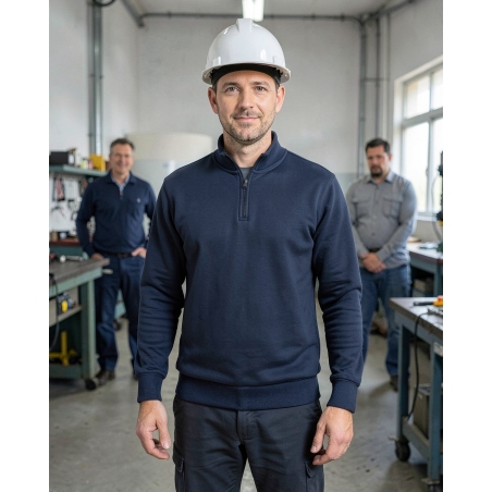 Sweat-shirt Homme Col Zippé K478 – Personnalisable | Label Blouse — mise en situation : Industrie, Portrait individuel