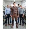 Pantalon de travail chocolat et noir — mise en situation : Industrie, Équipe
