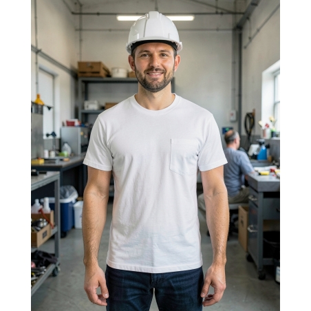 T-shirt Homme Heavy Cotton™ White GI5000 – Personnalisable | Label Blouse — mise en situation : Industrie, Portrait individuel