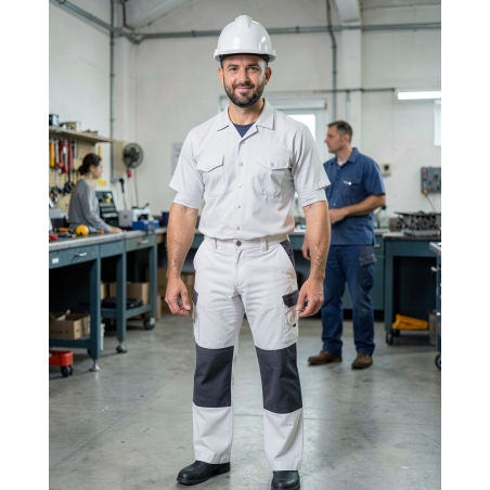 Pantalon de travail Boston bicolore blanc et gris — mise en situation : Industrie, Portrait individuel