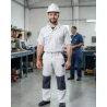 Pantalon de travail Boston bicolore blanc et gris — mise en situation : Industrie, Portrait individuel