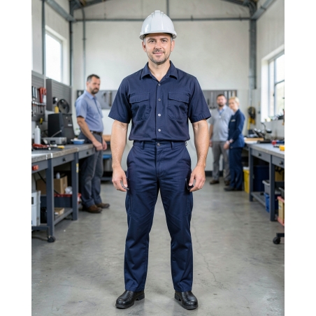 Pantalon de travail marine TYPHON — mise en situation : Industrie, Portrait individuel