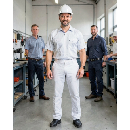 Pantalon de travail pas cher Blanc avec poche genouillere — mise en situation : Industrie, Portrait individuel