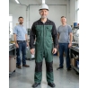 Combinaison de travail bicolore vert et noir mixte — mise en situation : Industrie, Portrait individuel