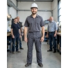 Pantalon de travail homme Texas gris — mise en situation : Industrie, Portrait individuel