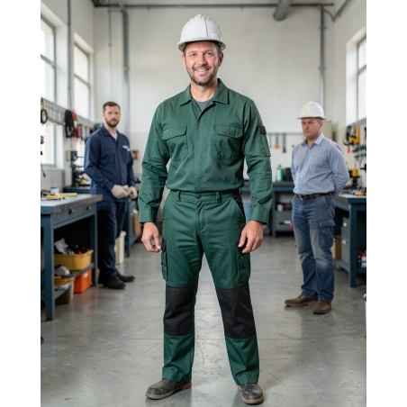 BOSTON26 Pantalon de travail Vert — mise en situation : Industrie, Portrait individuel