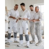 Pantalon peintre Latina blanc et gris — mise en situation : batiment_blanc_equipe,