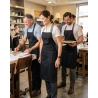 Tablier a Bavette en Jean Femme service Noir — mise en situation : tablier_salle_equipe,