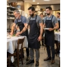 Tablier en jeans bavette Noir denim — mise en situation : tablier_salle_equipe,