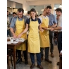 Tablier Jaune avec Bavette Kariban — mise en situation : tablier_salle_equipe,