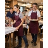 Tablier coloris Bordeaux Vin avec bavette — mise en situation : tablier_salle_equipe,