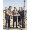 Gilet de travail polaire Mach2 gris et orange — mise en situation : exterieur_chantier_equipe,