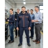 Veste de travail bicolore bleu marine et orange — mise en situation : Industrie, Équipe