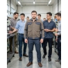 Veste de travail M2 Corporate beige et gris — mise en situation : Industrie, Équipe