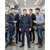 Veste de travail M2 Corporate V2 bleu marine et noir — mise en situation : Industrie, Équipe