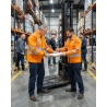 Veste de travail orange fluo haute visibilité — mise en situation : hv_entrepot_action,